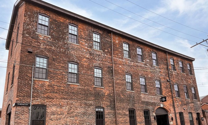 Covington Apartment | Pickle Factory Hotel—8BR Full Hotel w/Free Parking