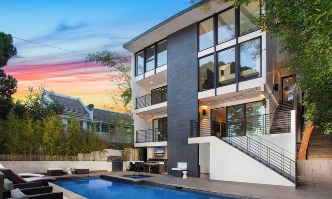 Sherman Oaks House | Pickleball, basketball court 5 bedroom Estate