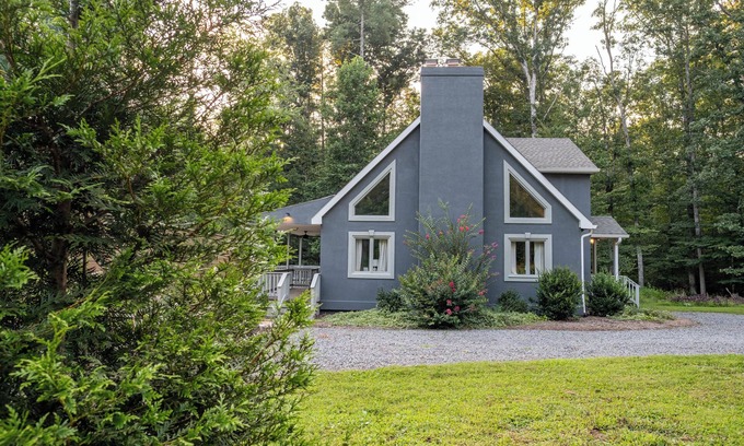 Nellysford House | Pickleball | Sleeps 14 | 151 Brew Trail | Firepit