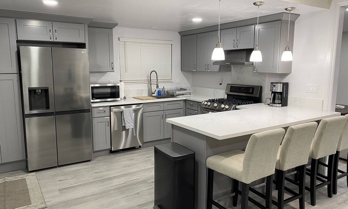 Montclair House | PickleballShopsFoodies 5Bedrms 2Washers 3Dryers