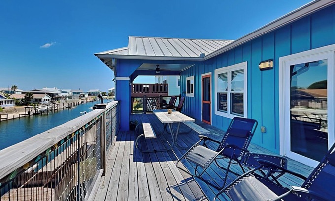 Palm Harbor House | Pickled Pirate | Pet Friendly, Kayaks Provided!