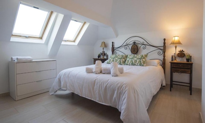 Province of Toledo Apartment | Pico Limón - Living Toledo