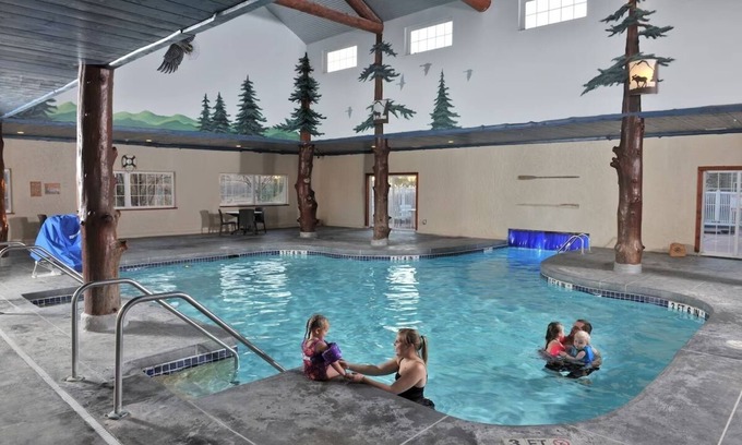 Onalaska Hotel | Picture-Perfect Lodge Stay with On-Site Laundry & 2 Pools! | 2 Units
