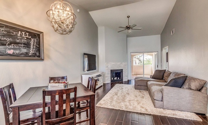 Paradise Valley Village Condo | Picture Perfect Paradise Valley Condo