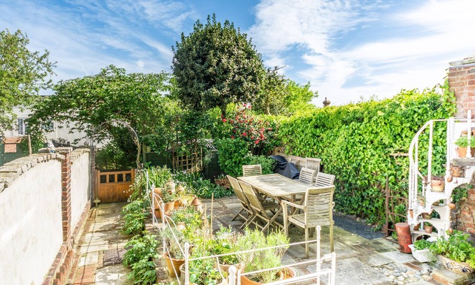 Arundel House | Picturesque cottage in the heart of Arundel sleeps 4/5
