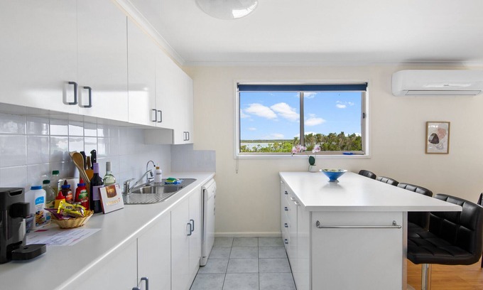 Loch Sport House | Picturesque Lakeside Getaway: Views, Beach, Park