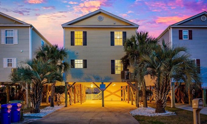 Surfside Beach House | Pier View Paradise Surfside