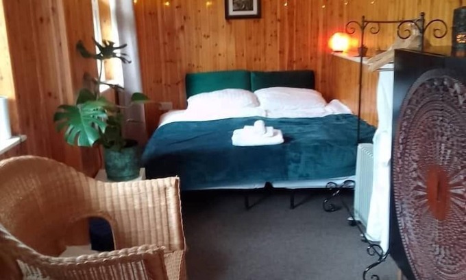 Glastonbury Cabin | Pilgrims of the Goddess - Chalet