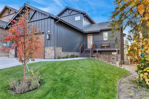 The Village House | Pine meadow village castle #2301