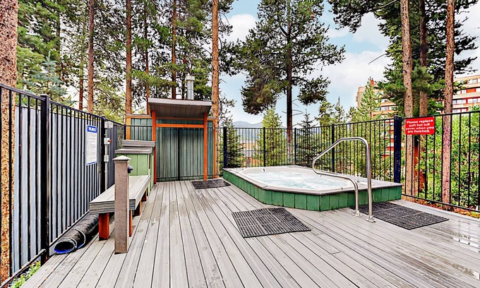 Four O'Clock Resort | Pine Ridge Condominiums