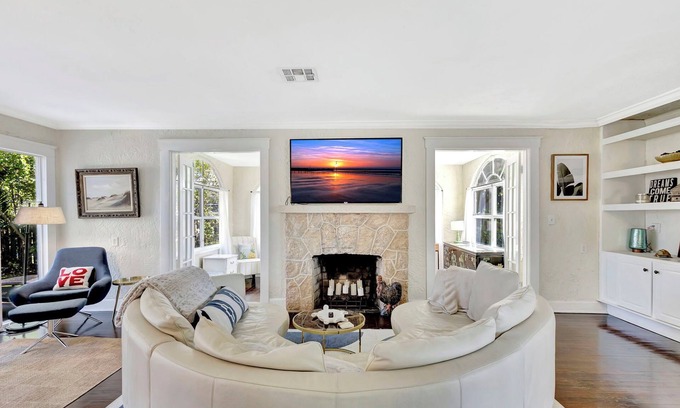 Palm Beach - West Palm Beach House | Pineapple Palace, 4 bedroom in historic Northwood