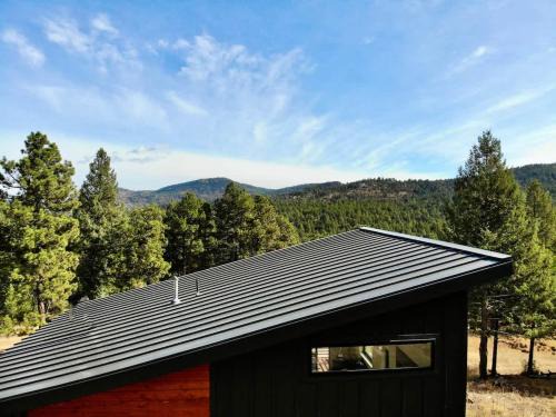 Evergreen Meadows House | Pinebox at Evergreen Modern 20Acres -Serene-Creek
