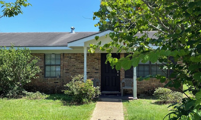 Biloxi House | Pinecone Biloxi Beachside Rentals-1