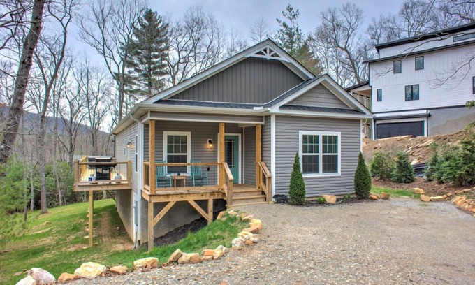 Fairview House | Pineview Bungalow | Pet-Friendly, EV Charging & Modern Comfort Near Asheville