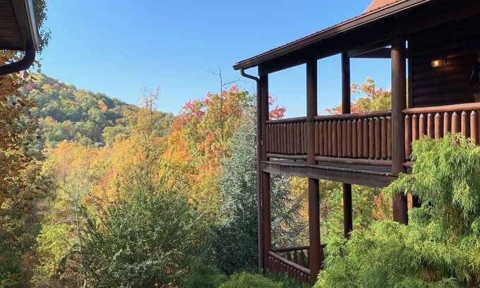 Gatlinburg - Pigeon Forge Cabin | Ping Pong/Shuffleboard/Sunsets/Theater/Fireplaces/Hot Tub/Pool/Fish Access