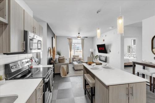 Rogers Apartment | Pinnacle Heights 2Bdrm 2nd flr Pool Fitness Center Yoga Studio Dog Spa