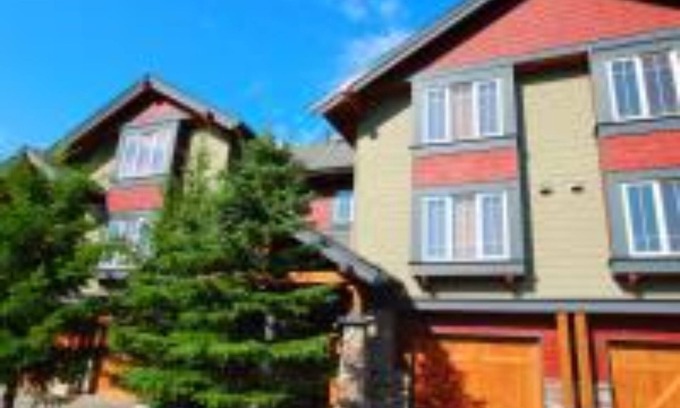 East Kootenay Apartment | Pinnacle Ridge Chalets by Fernie Lodging