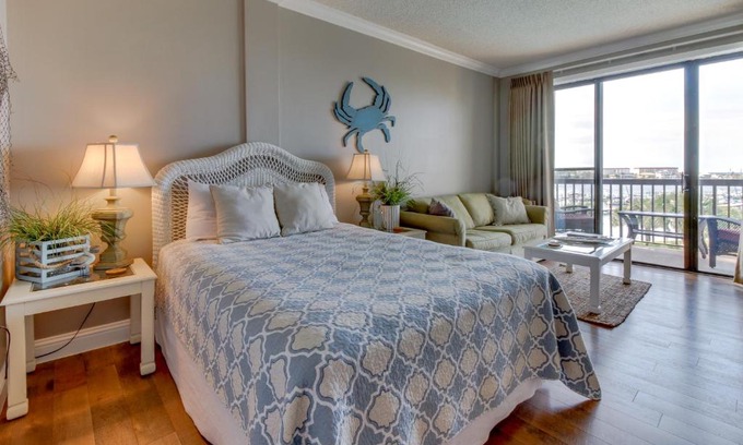 Fort Walton Beach Hotel | Pirates Bay A409