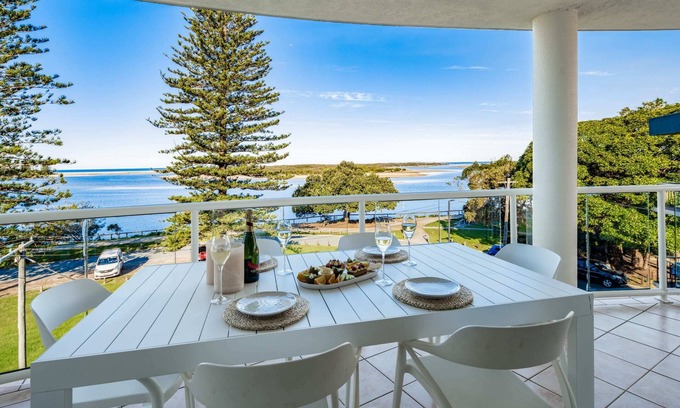 Golden Beach Apartment | Pisces on Pumicestone - Golden Beach