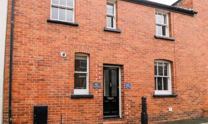 Weymouth Cottage | PIXIE COTTAGE, pet friendly, with a garden in Weymouth
