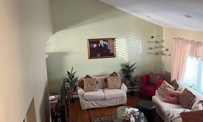 Valley Stream House | Plainfield Paradise for the Whole Family close to JFK and hospitals