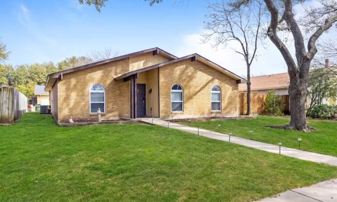 Plano House | 🌟 Plano’s Getaway! Game Room! 4 TVs! FAST WIFI