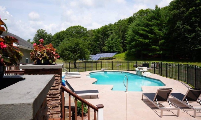 Ellenville House | Play. Chill. Repeat +Pickleball