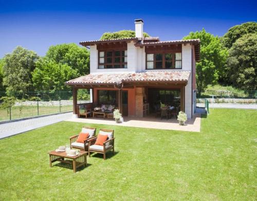 Poo House | Playas de Llanes Tierra