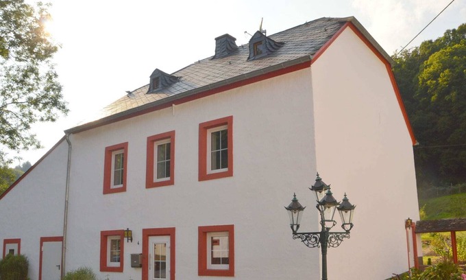 Heidweiler House | Pleasant Holiday Home in Heidweiler with Private Garden