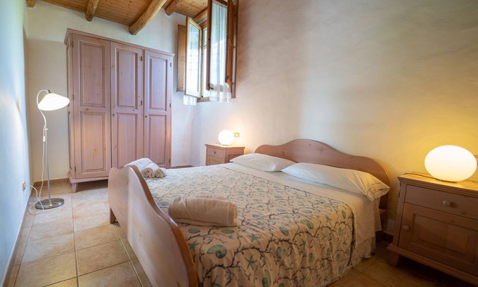 Ustica Apartment | Plumbago Apartment @Hibiscus Farmhouse