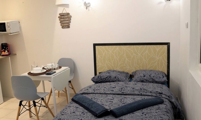 Saint-Quentin Apartment | PLUTON 's near the gare station and markets