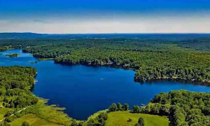 Lake Ariel Cabin | Pocono Lodge w/ Hot Tub + Fire Pit + Game Room