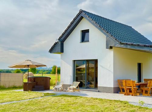 Mirsk House | Pod Izerskim Niebem - kameralny domek z balią, w sąsiedztwie Świeradowa-Zdroju