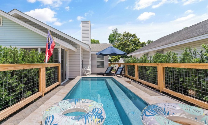 Demere Park House | Point Five, sleeps 9 and has a Pool!