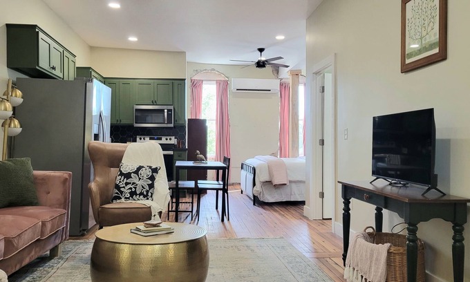 Laurel Condo | Polly at the Laurel Lofts