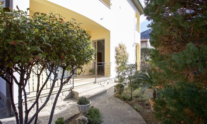 Pomonte Apartment | Pomonte La Posta large outdoor spaces and parking a few steps from the beach