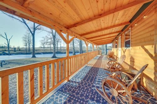 La Grange House | Pond-View Cabin Near Louisville on Racehorse Farm!