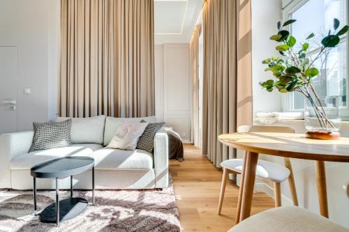 Srodmiescie Apartment | Poniatowskiego Parkside Studio~Parking and lift