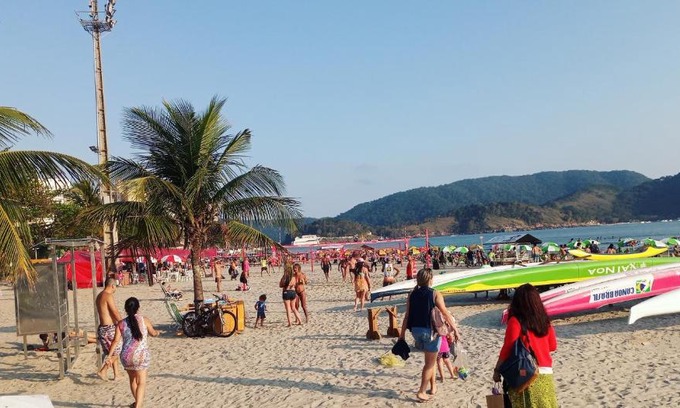 Ponta da Praia Apartment | Ponta da Praia amplo 3dorm 3ban frente ao mar