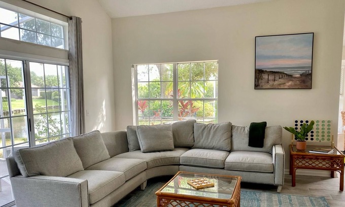 Sawgrass House | Ponte Vedra Sawgrass | 4 Bedroom | Shared Pool | Beach Access & Lake View | Golf