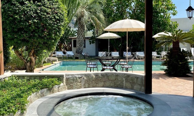 Panza Apartment | "Pool Cottage" with garden, swimming pool and spa whirlpool