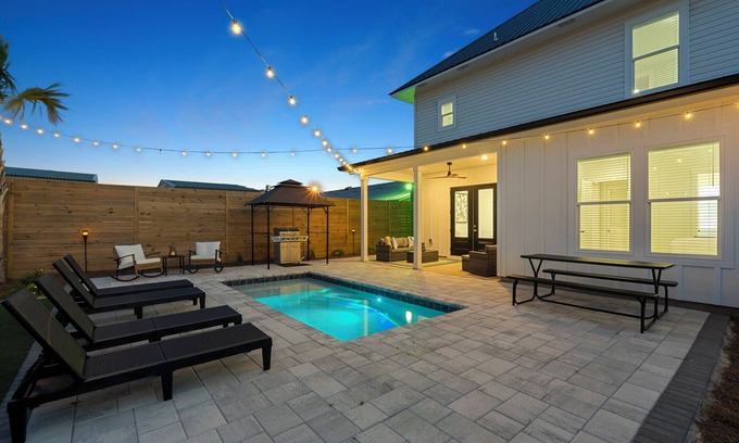 Holiday Beach House | POOL & few minutes walk to beach! 5BR, game room & sundeck at “Knot Stressin"