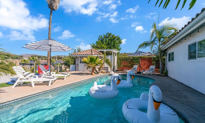 Allied Gardens House | Pool+Fire Pit | Near Balboa Park + Mountain Views!