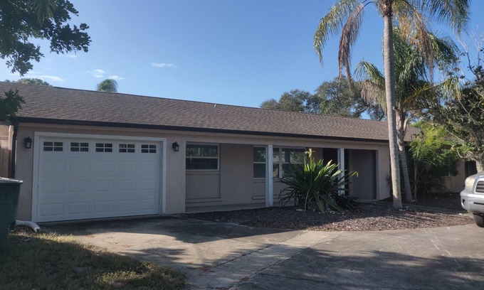 South Sarasota House | Pool Home close to Siesta Key # 1 beach and Downtown.