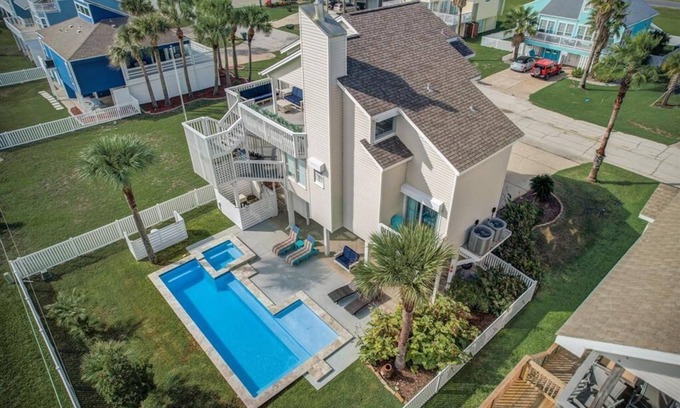 Pirates Beach House | Pool & Hot Tub | Yard | Pets