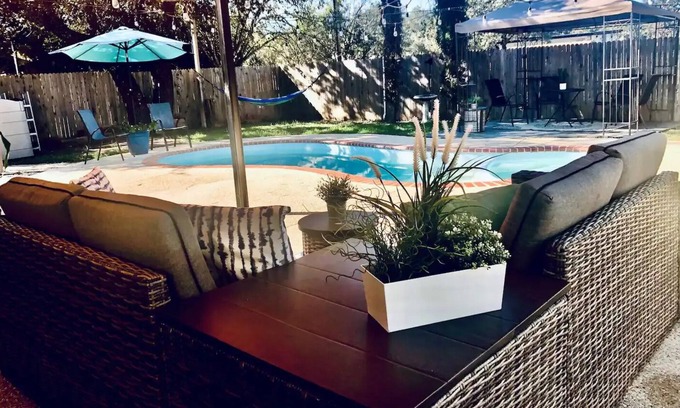 Helotes Apartment | Pool House Oasis Near Sea World, 6 Flags & Canterann