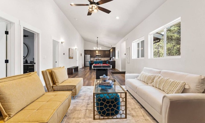 Florissant House | Pool Table|Hot tub|Modern Kitchen|Nestled in Trees