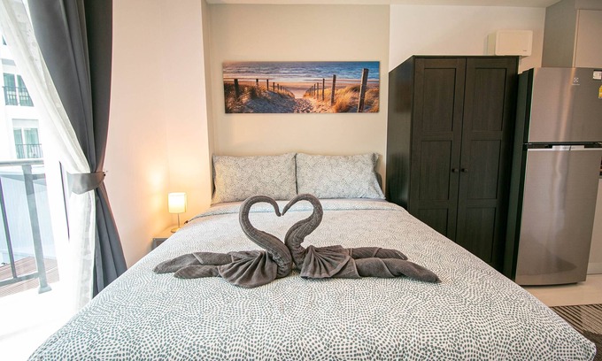 Kram Condo | Pool view Studio, 2 minutes to the beach