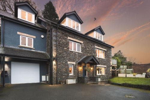 Moffat House | Poole Brae