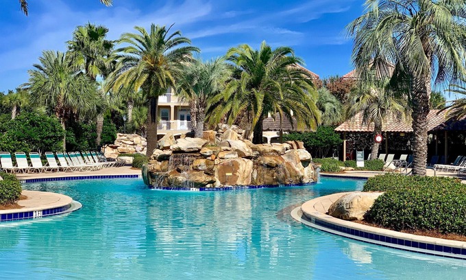 Villages of Crystal Beach House | Poolside Paradise! Book your ‘25 Getaway Now! 6 bdrm/3.5bath/sleeps 16